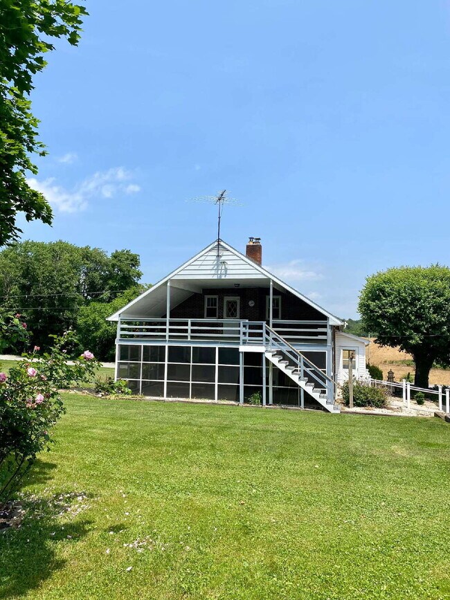 Primary Photo - LEASE PENDING! 1 Bed 1 Bath Apartment in P...