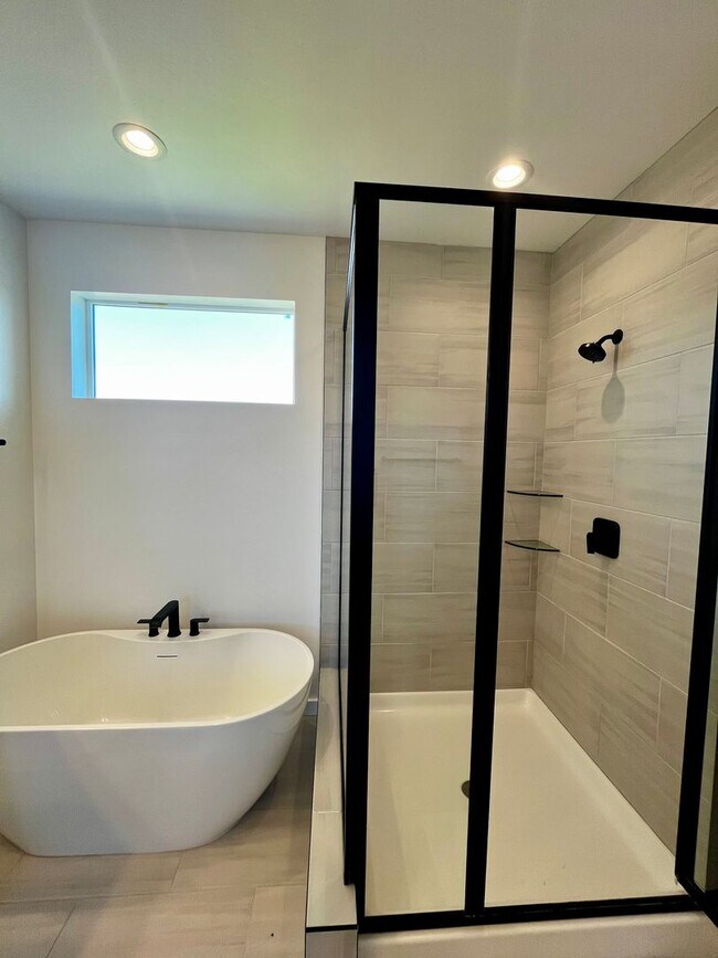Building Photo - Modern 3-Bedroom Home Close to Gallatin Co...