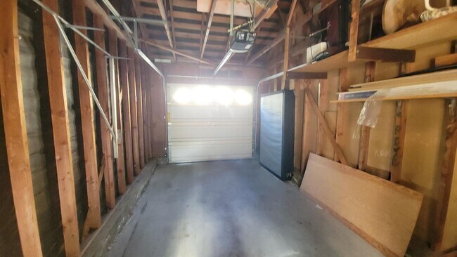 Building Photo - Spacious 4-Bed Townhome in the Heart of Cl...