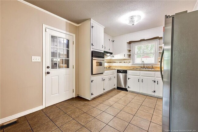 Building Photo - 6433 Milford Rd