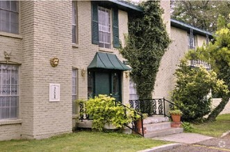 Building Photo - Greenbriar Terrace