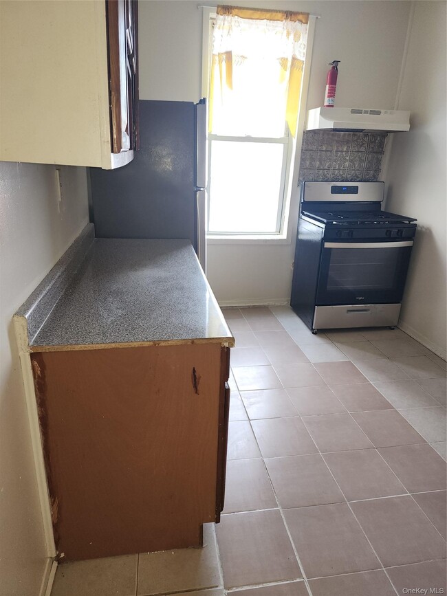 Building Photo - 205-11 Hollis Ave