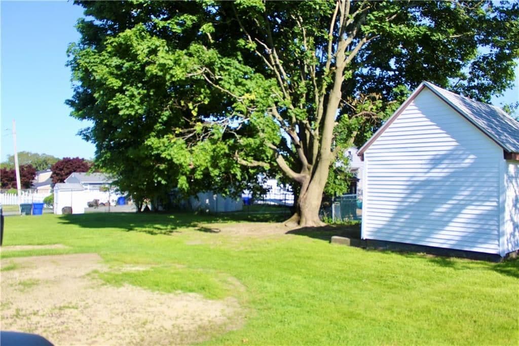 Building Photo - 204 Lewis St