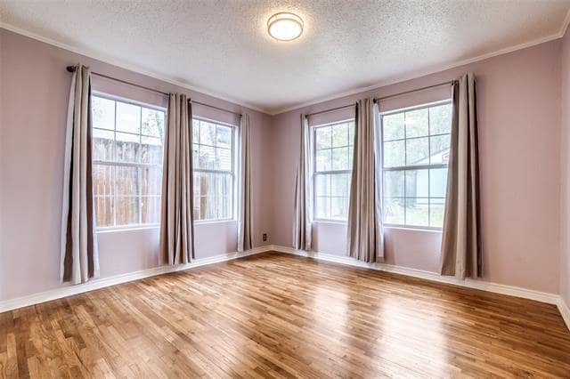 Building Photo - 8810 Daytonia Ave