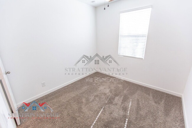 Building Photo - 1673 N Wrigley Dr