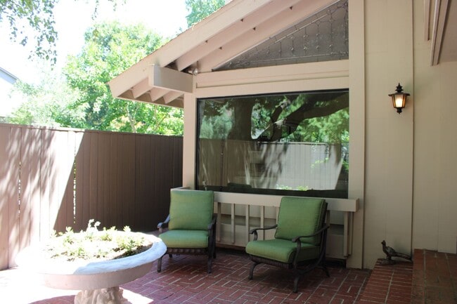 Building Photo - 400 Hartnell Pl