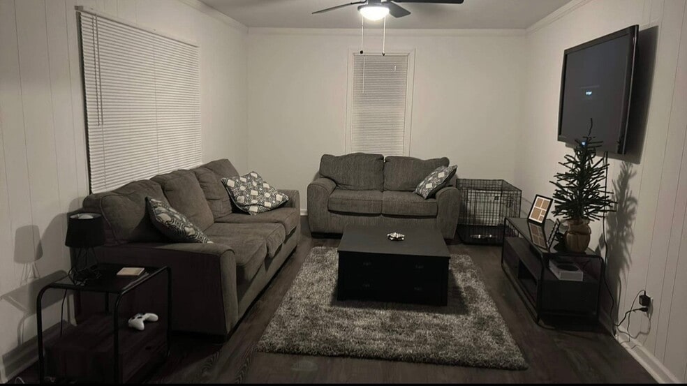 Living RM - 1027 Michigan Ave