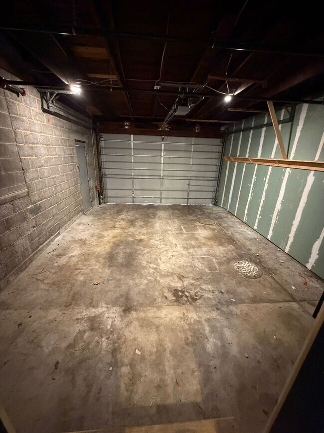 Building Photo - 1 Bed w/ 1.5 bath LOFT apartment with 2 car GARAGE - Hanover, PA