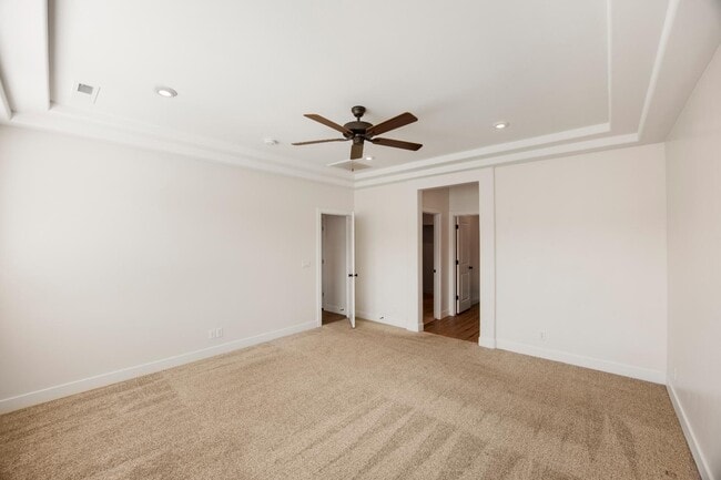 Building Photo - 646 N Sandy Talus Dr