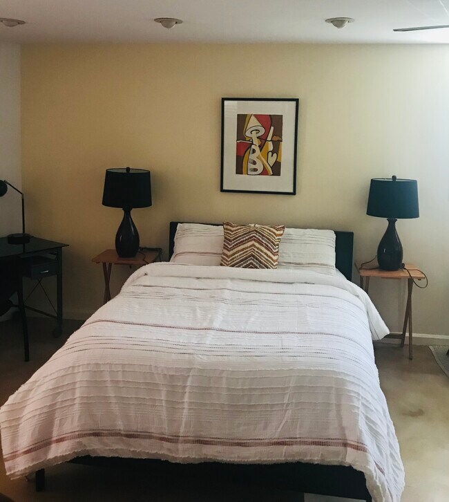 Building Photo - 1015 Prospect Ave