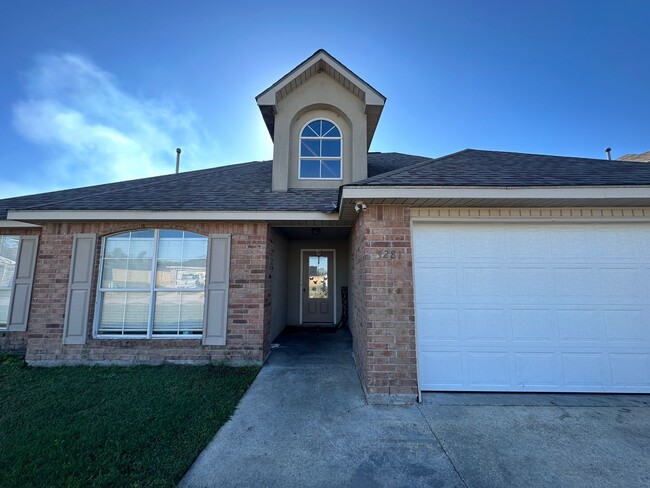 Primary Photo - Beautiful Brick 4 Bedroom/2 Bath home in A...