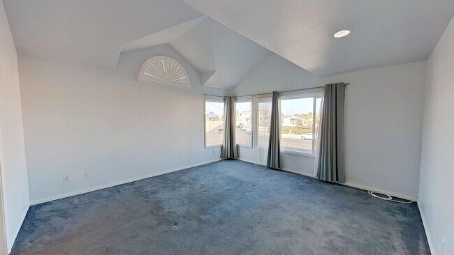 Building Photo - 16917 10th St