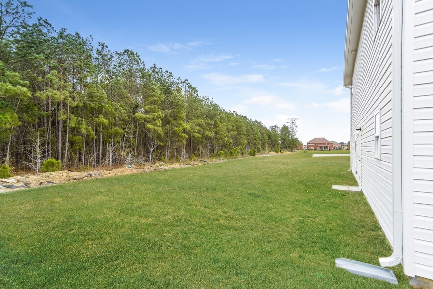Building Photo - 4047 Lake Russell Dr