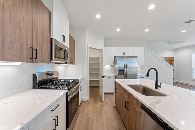 Building Photo - 2753 Sunny Briar Dr