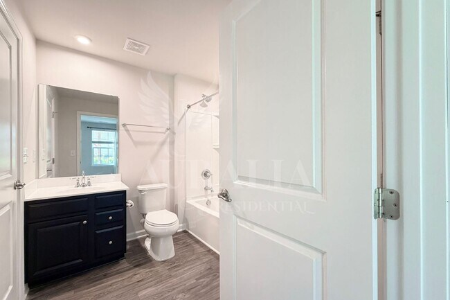Building Photo - 428 Cross Country Way