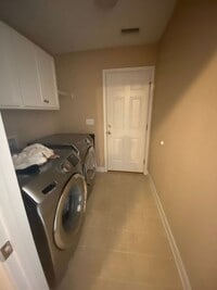 Building Photo - Windsor Park 3BR/2 car garage/fenced!