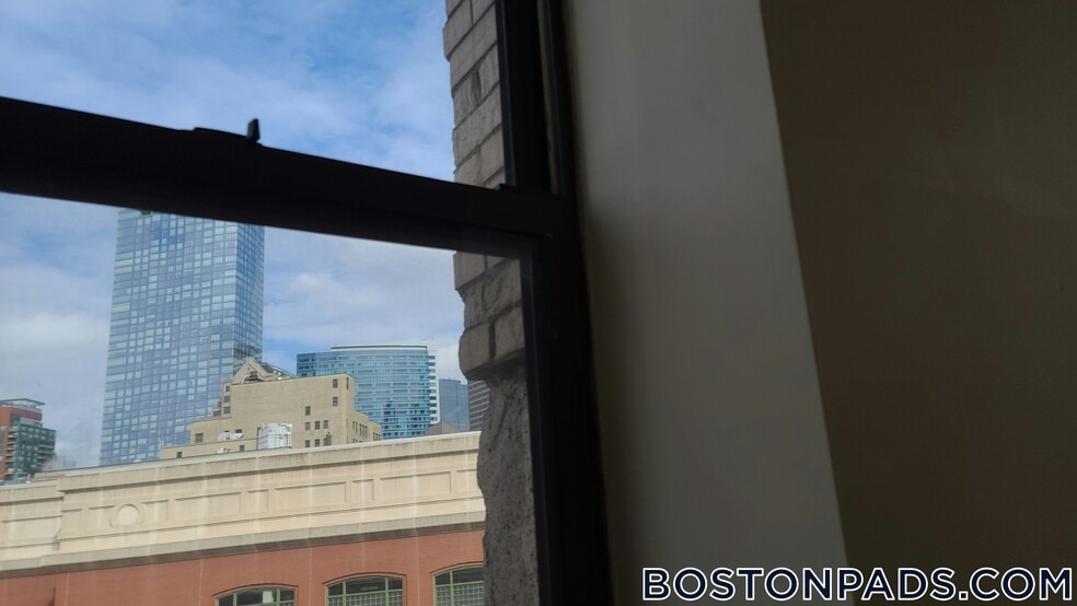 Building Photo - 81 Essex St