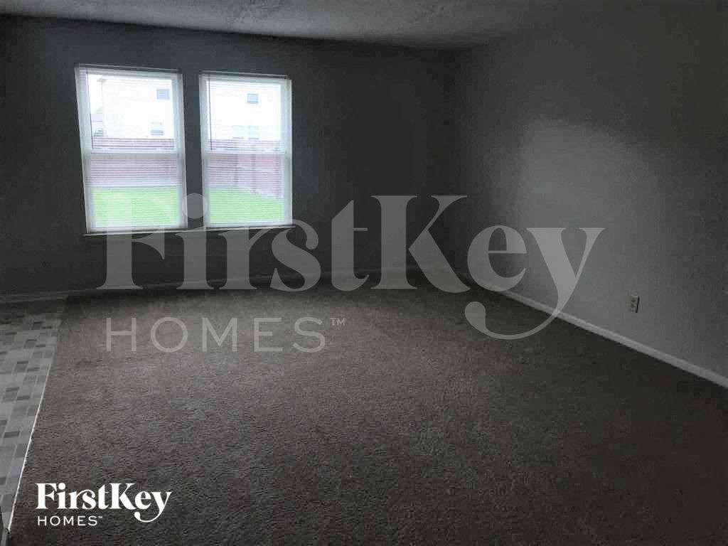 Building Photo - 5702 N Jefferson Dr