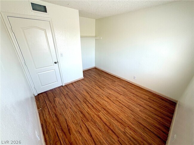 Building Photo - 6969 Mountain Moss Dr