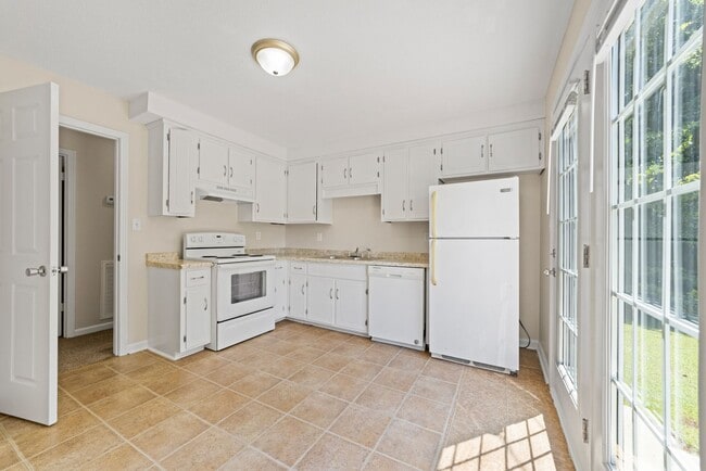 Building Photo - 1487 Nichols Dr