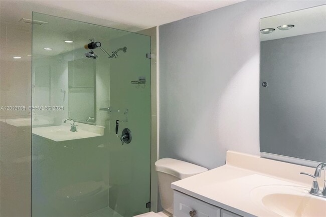 Building Photo - 3200 N Palm Aire Dr
