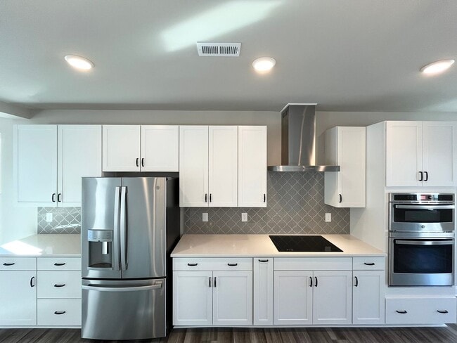 Building Photo - **OFFERING FIRST MONTH'S RENT FREE, $200 MOVE IN PROMOTION & REFUNDABLE APPLICATION FEES** New Co...