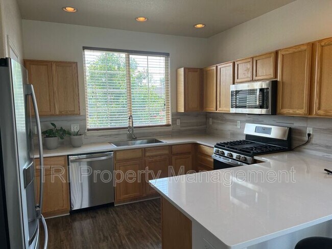 Building Photo - 301 W Cottonwood St