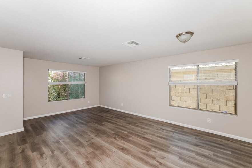 Building Photo - 8623 N 68th Dr
