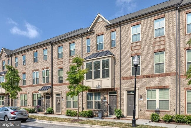 Building Photo - 228 S Newkirk St