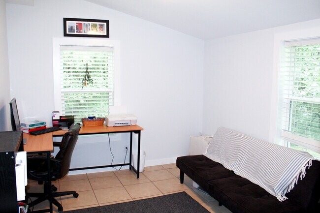 Building Photo - 425 Moon Meadow Ln