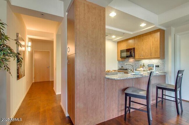 Building Photo - 7161 E Rancho Vista Dr