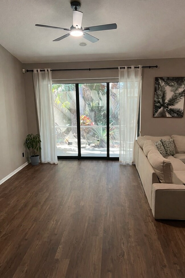 Building Photo - 7575 Meadow Lakes Dr