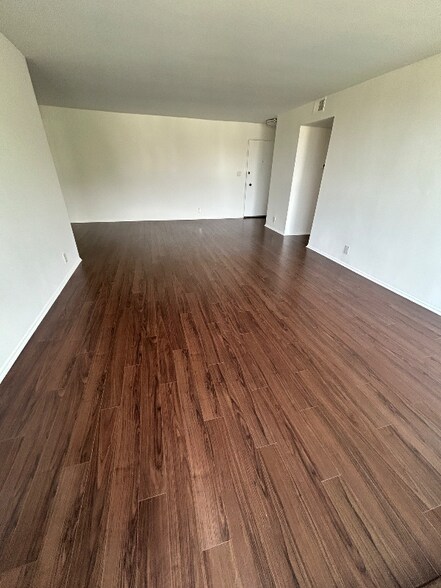 Building Photo - 12221 San Vicente Blvd