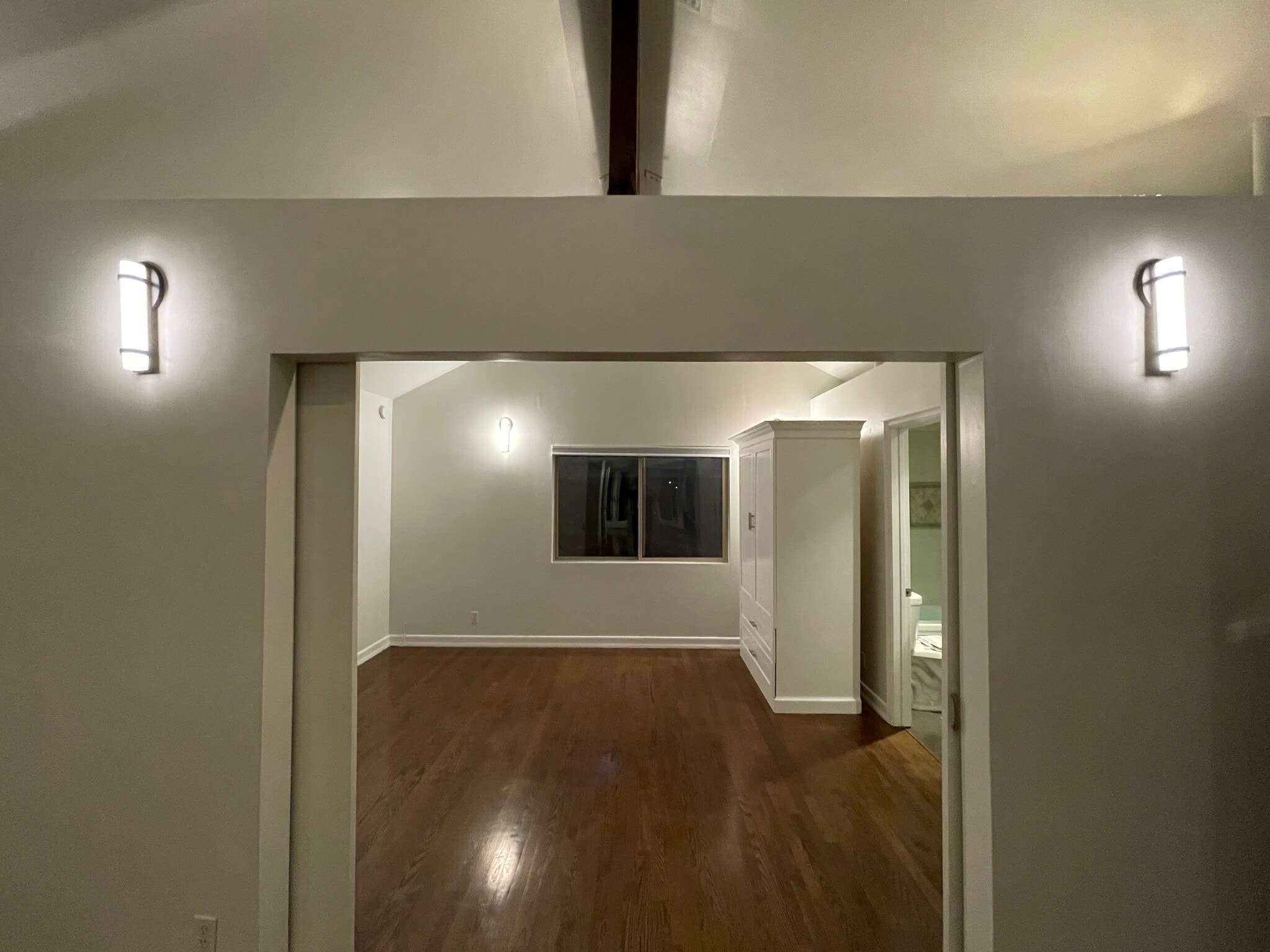 Building Photo - 728 Westbourne Dr