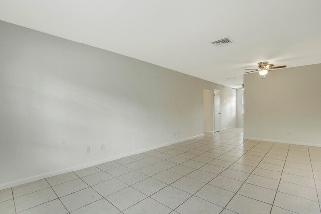 Building Photo - 1919 Doffer Ln