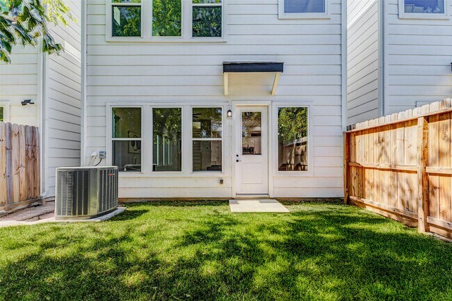 Building Photo - 2310 Campbell Rd