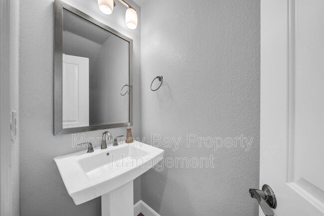 Building Photo - 3008 Lighthouse Ln