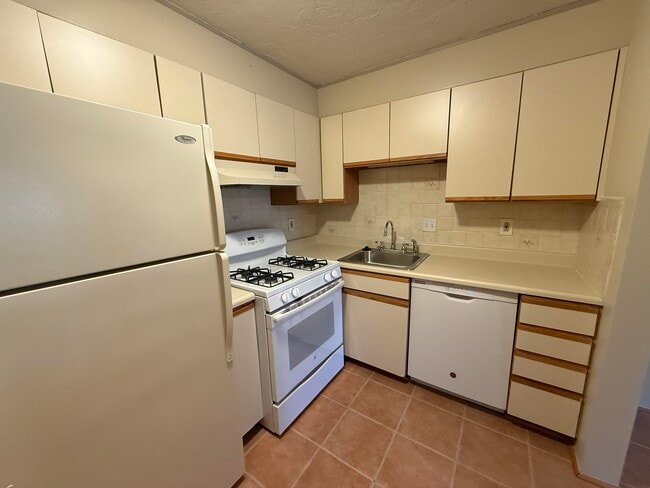 Building Photo - 383 Huse Rd