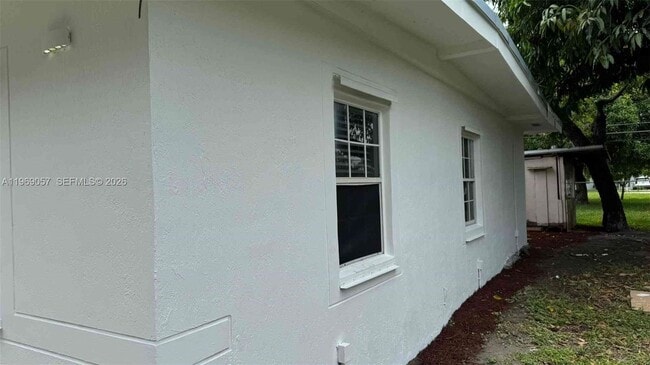 Building Photo - 16221 E Bunche Park Dr