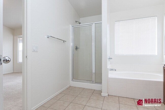 Building Photo - Perfect Home, Location and Price!