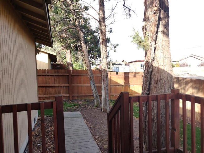 Building Photo - 2x2 duplex with a fenced yard, single-car ...