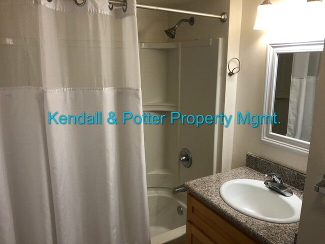 Building Photo - 210 Alturas Way