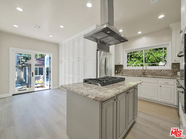 Building Photo - 743 N Orange Dr