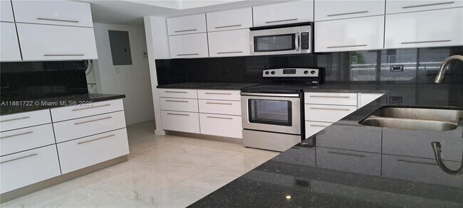 Building Photo - 468 Golden Isles Dr