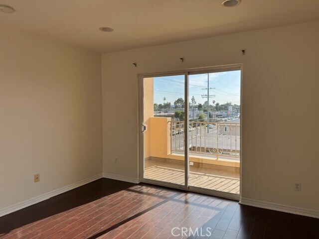 Building Photo - 13525 Vanowen St