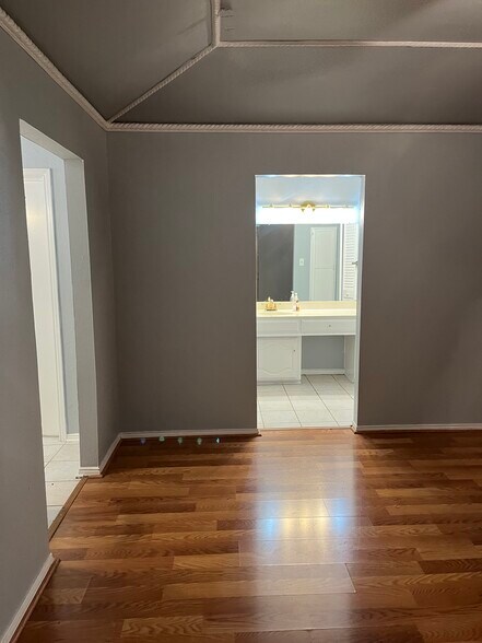 Building Photo - 2304 Canyon Valley Trl