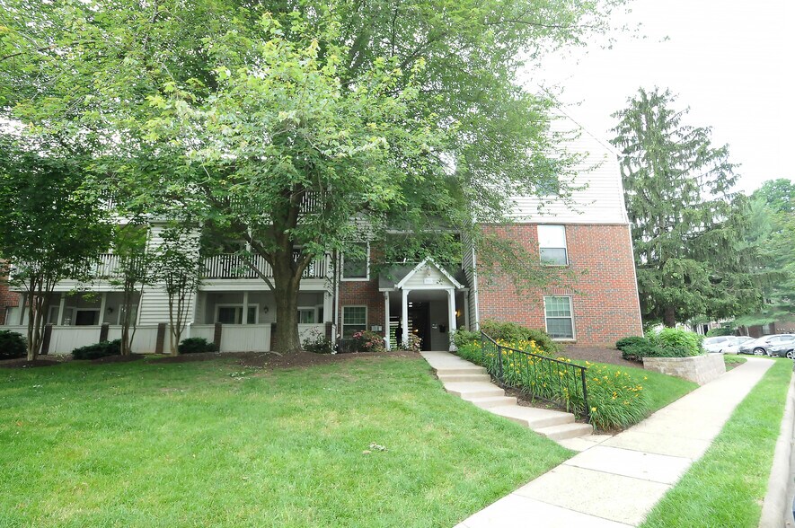 Building Photo - 3903 Penderview Dr