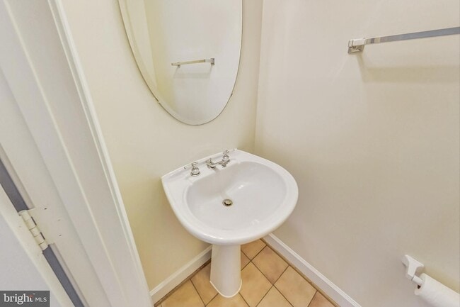 Building Photo - 6104 Cool Spring Terrace S