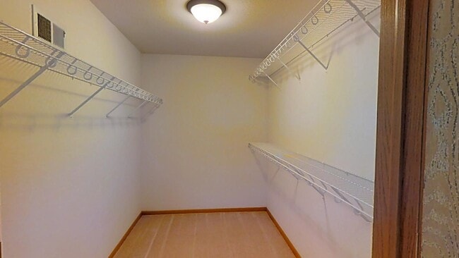 Building Photo - 312 E Gate Dr