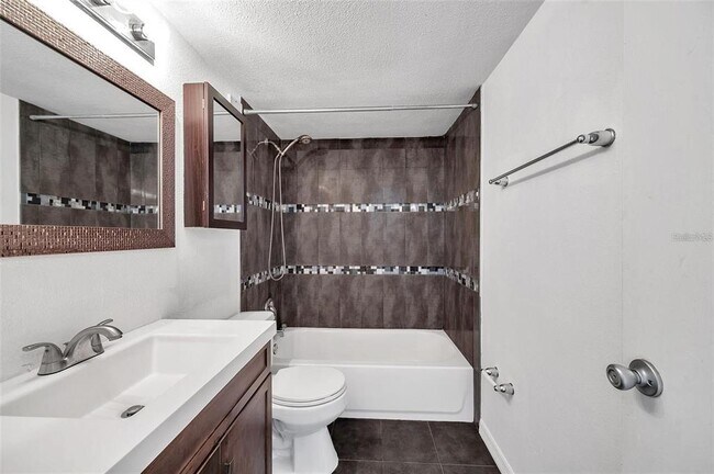 Building Photo - 108 Pompano Dr SE